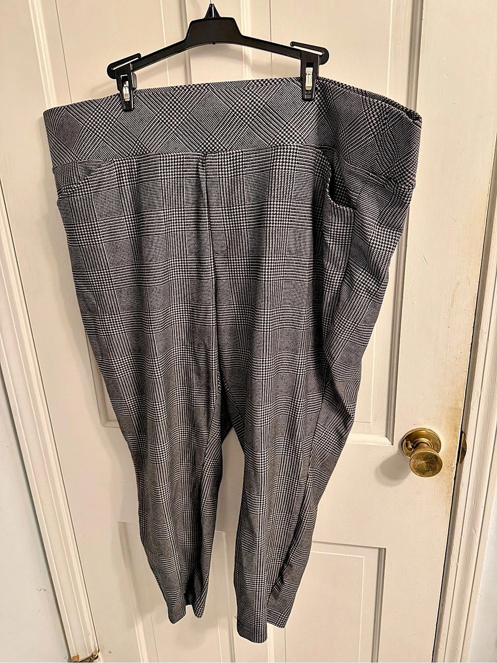 Studio by Torrid Houndstooth ponte pixie pocket pants in Black & White Size 4R